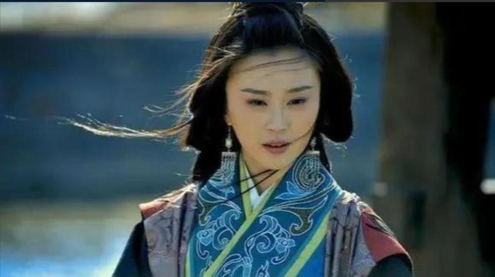 208年，曹操做主将35岁的蔡文姬，许配给22岁的董祀。新婚夜，看着这个已经生过