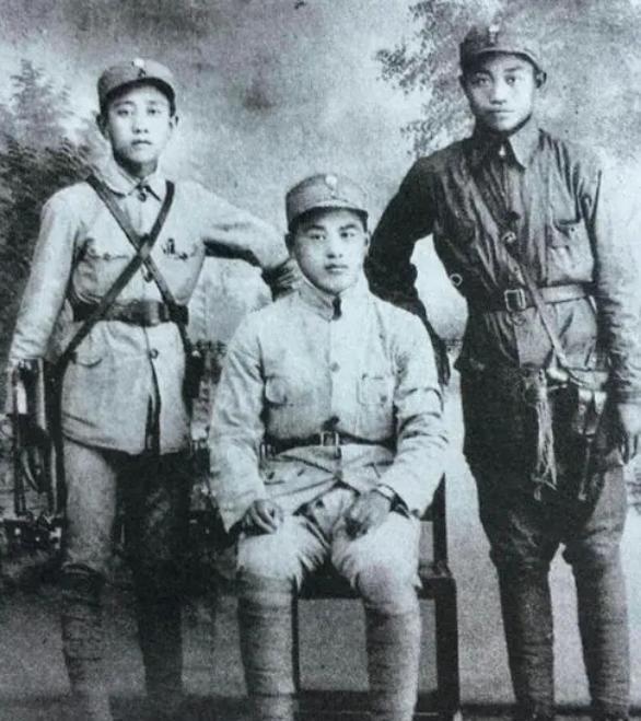 红军班长被撤职后师长安慰他，三十八年后班长仕途逆转，官至正国级，而师长仅为副国级