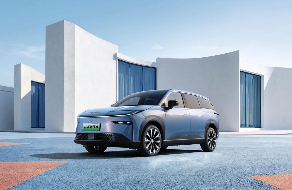 10万级SUV，越级大空间，前后排放倒可以形成近3米大床；高通芯片，19