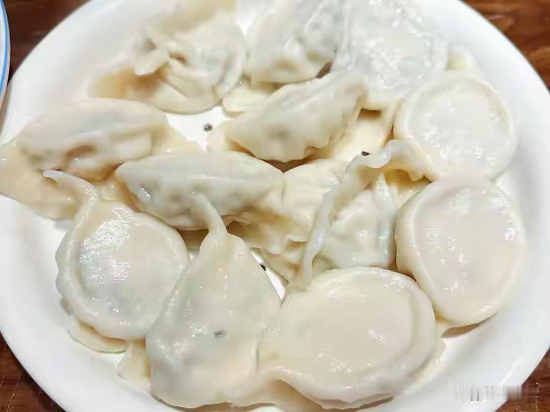来威海必吃的8道美食1、鲅鱼水饺2、海肠捞饭3、鱼锅粑粑4、胶东糖火烧