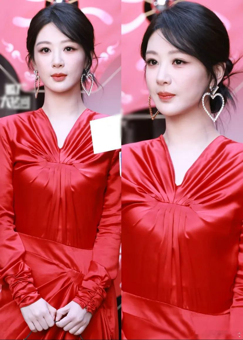 杨紫这次活动穿的红裙子真是一言难尽知道的这是华伦天奴，不知道的还以为是用十几年前