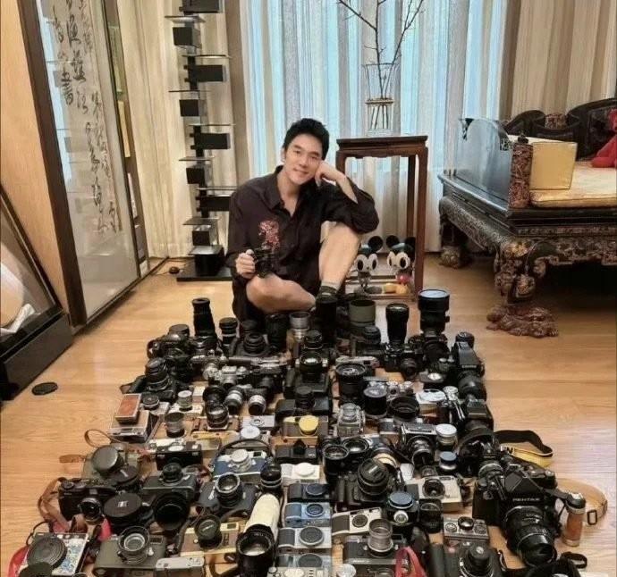 不是说玩摄影要穷三代吗？为啥感觉他还是那么有钱