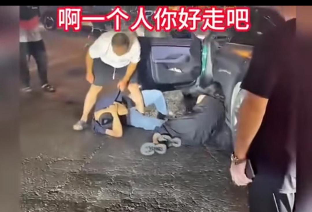一次不忠，终身不用，男女的忠诚度是对等的，你放弃了爱情，放弃了对伴侣的最起码尊重