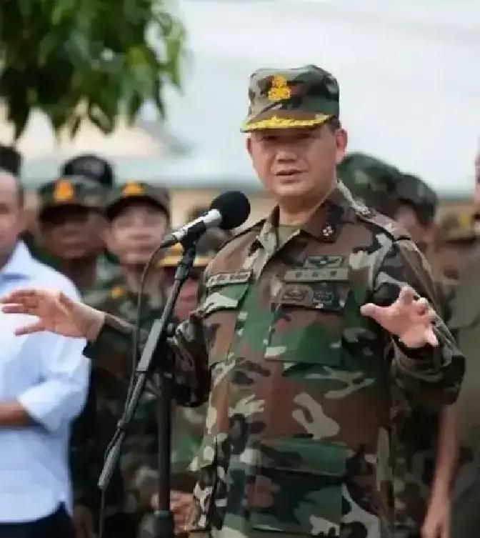 在东盟峰会上，某些国家一转身就去“新拜码头”，场面看似热闹，背后却暗藏尴尬：关键