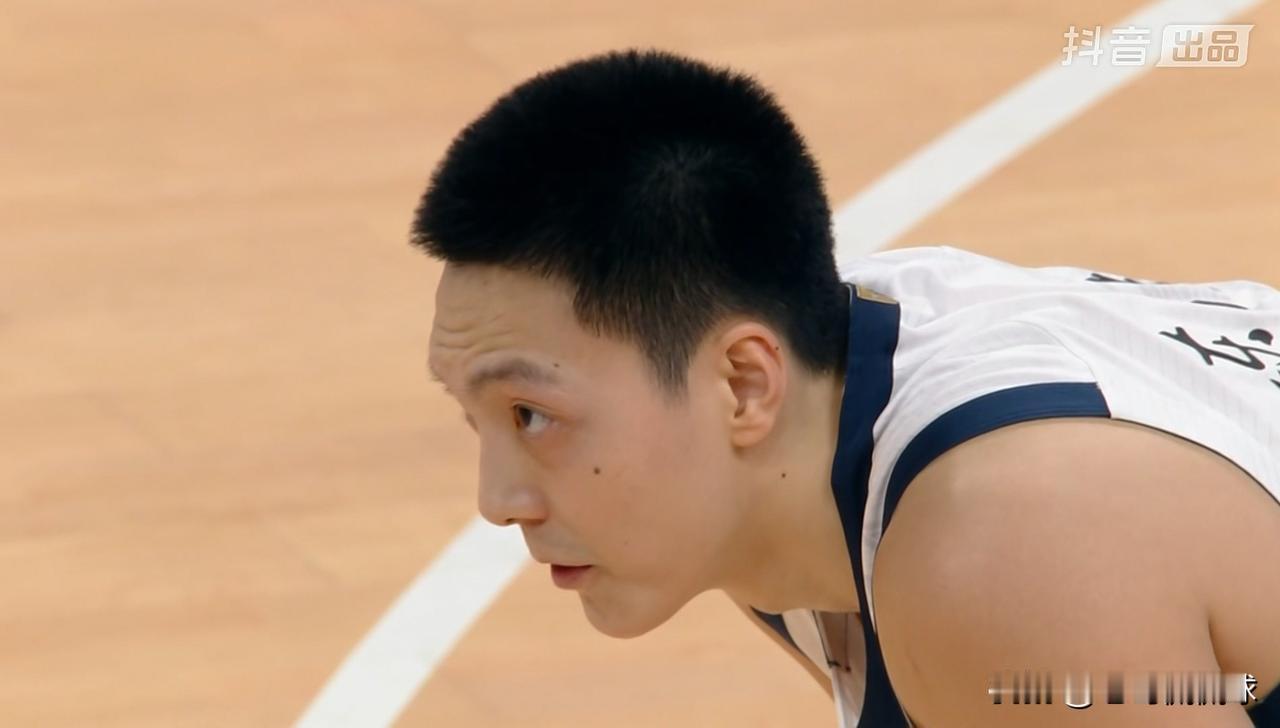 我实在忍不住要怒斥广东东阳光球星胡明轩！在今天广东东阳光客场挑战宁波町渥的比赛中