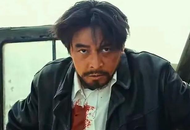 他被枪杀倒地，竟发现凶手是当年自己救活的人！人性扭曲到极致，这剧简直把你看懵。