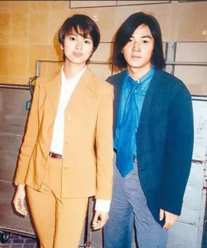 1999年，23岁的梁咏琪为逃离英皇老板杨受成，与32岁的郑伊健同居，杨受成大怒