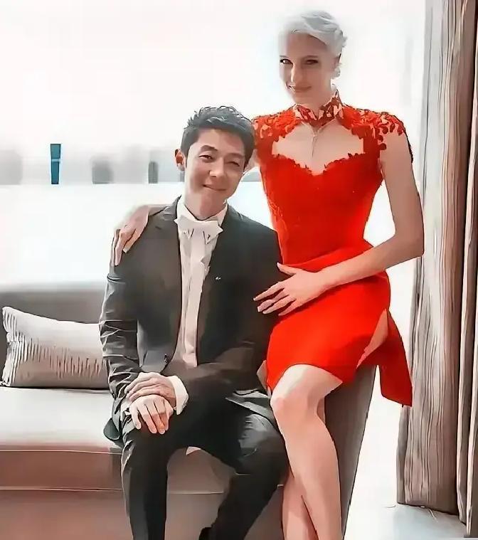 八年前豪门千金李白不顾反对嫁撒贝宁，和父亲决裂，八年之后才懂：这根本不是下嫁，是