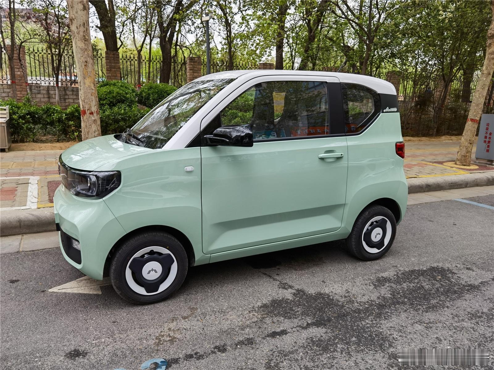 中国10月销量最高车型出炉乘联分会2025年10月国内乘用车销量榜显示，五菱宏光