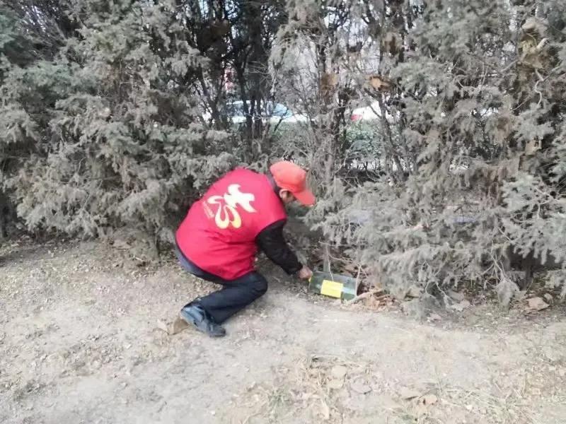 狗尿成分复杂，对金属橡胶都有腐蚀性，狗尿轮胎，不仅仅会造成轮胎老化，爆胎，更严重