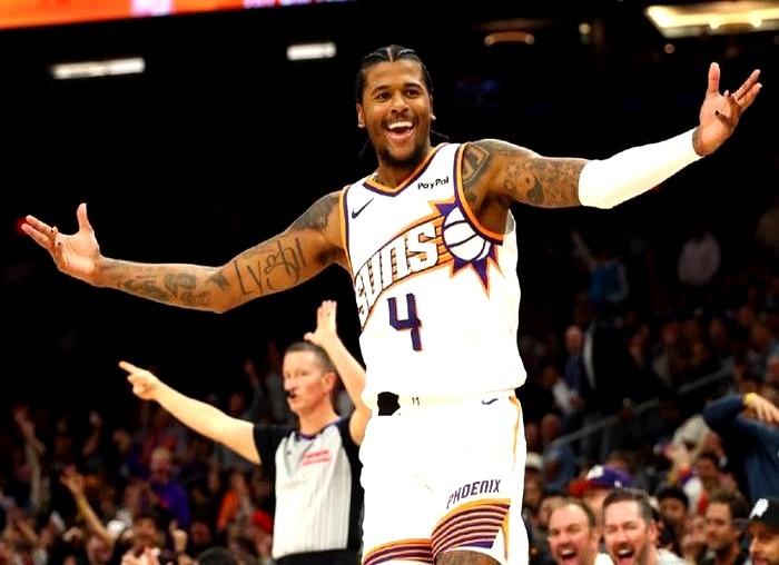 谁还记得杰伦·格林刚来太阳时75投21中？当时全在说交易亏惨了……结果一进三