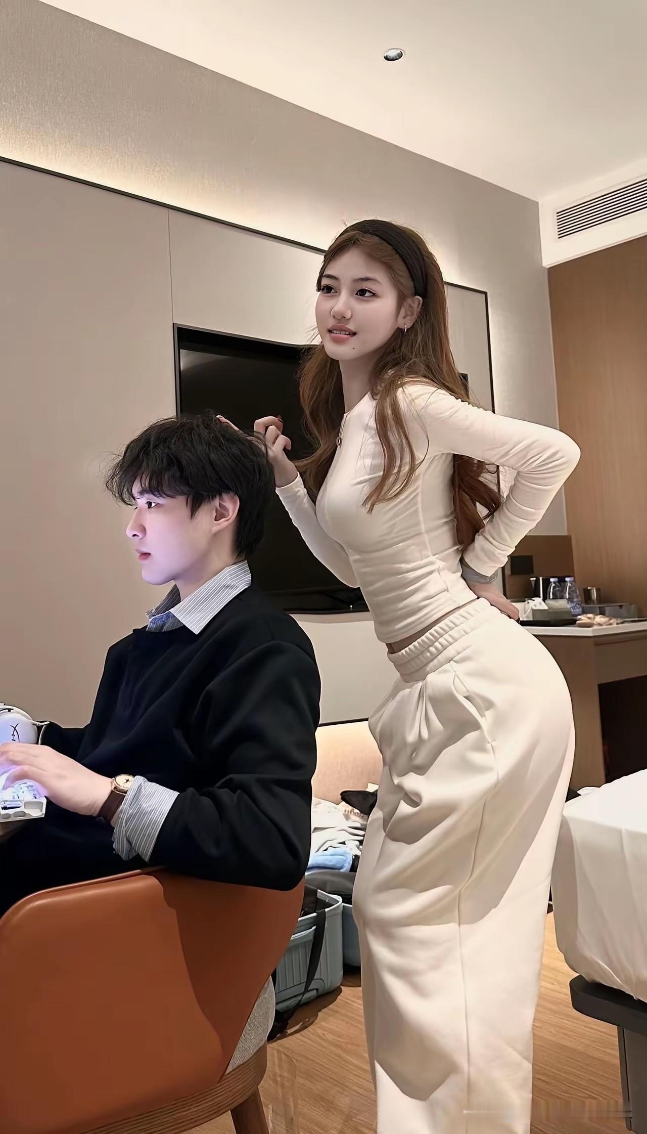 她是怎么做到又瘦又有肉的。