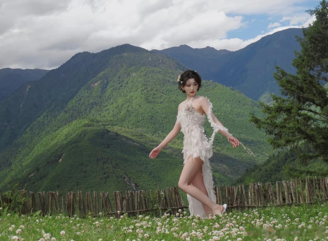 孔雪儿Vogue活动造型出图，是精灵来的