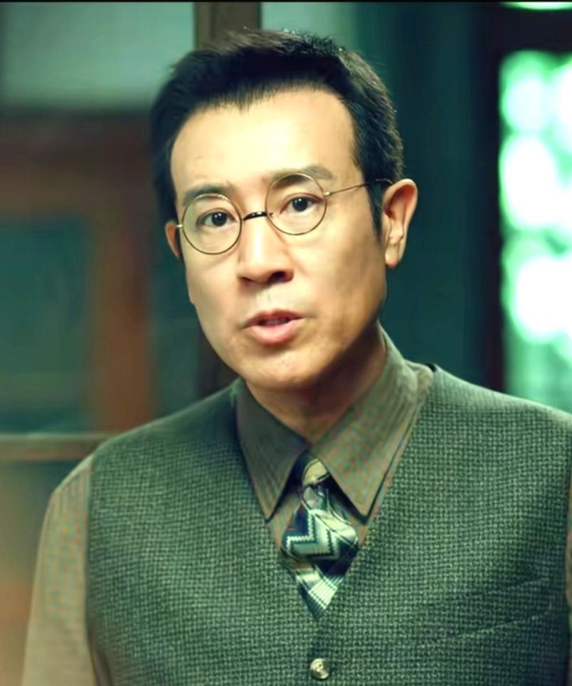 《沉默的荣耀》:朱枫机智应对段退之，和吴石顺利接头…吴石（于和伟饰演)在家里和