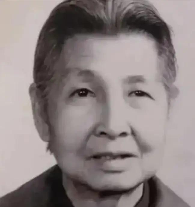 1951年，江西一孤儿成年靠乞讨为生，在他23岁时，突然从中央来了一批人：“我带