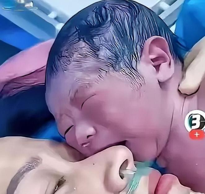 没人能说清！江苏一家产房里，刚出生的宝宝哭到嘴唇发紫，三个护士轮流抱都没用，直到