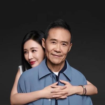 2012年，61岁已婚已育万科创始人王石恋上小演员田朴珺。婚后田朴珺想买200万