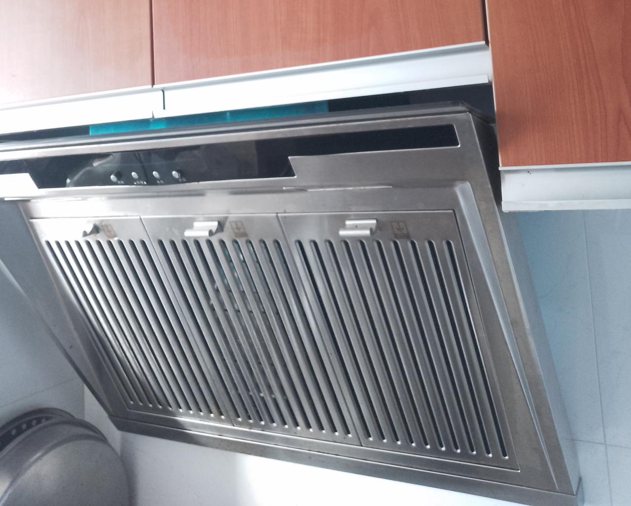 包租婆最怕的租客是会在家里煮饭的人，来收房子的时候第一时间就是进厨房看看抽油烟机