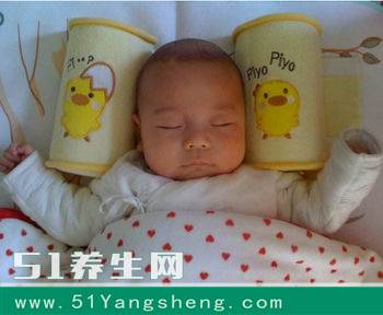 脑袋枕书将来成绩会好? 这都是老一辈“安慰人”的说法!