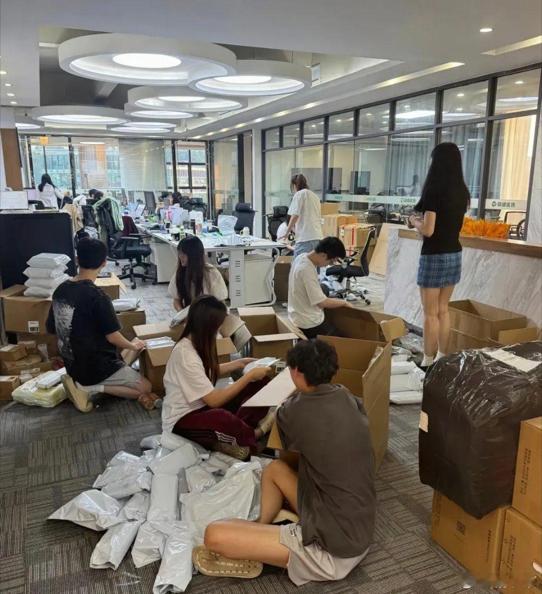 我们老板很聪明！9月1号社保新规实施后，老板要给我们买社保，不直接从工资里