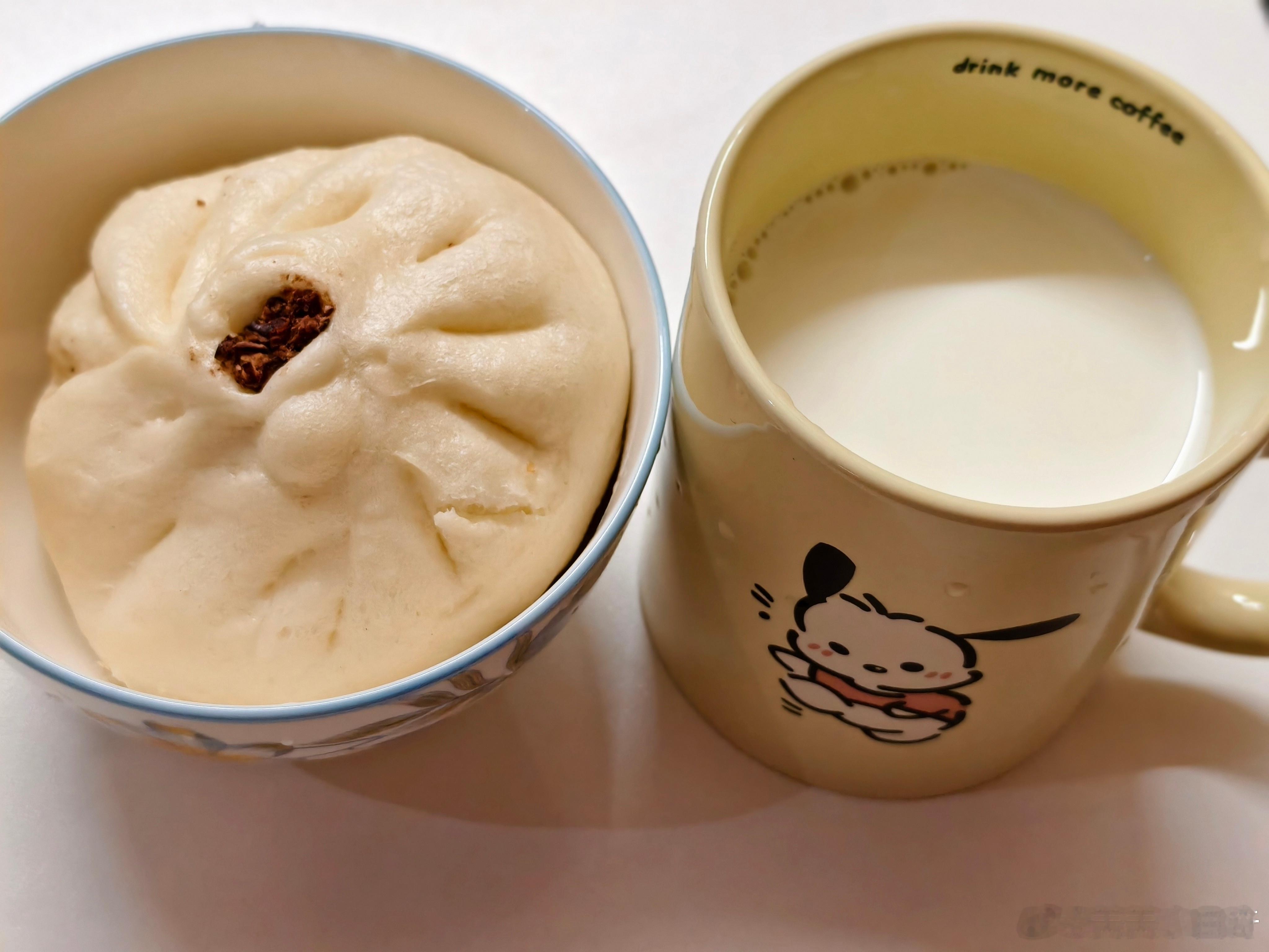 早餐不好吃我还是吃完了豆沙包真难吃​​​