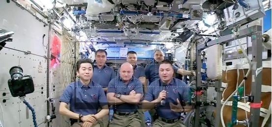 中国空间站为什么要叫上外国人来？因为说白了，阿拉伯老板抬手就是300亿美元，不要