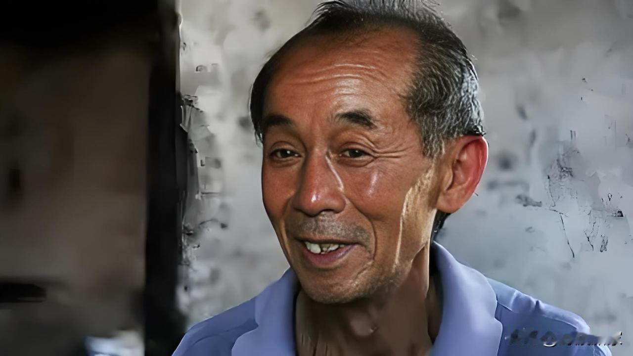 昨天我遇见一位老人，当旁人介绍他饲养毒蛇时，我吓了一跳，赶紧向后退了几步，生怕从