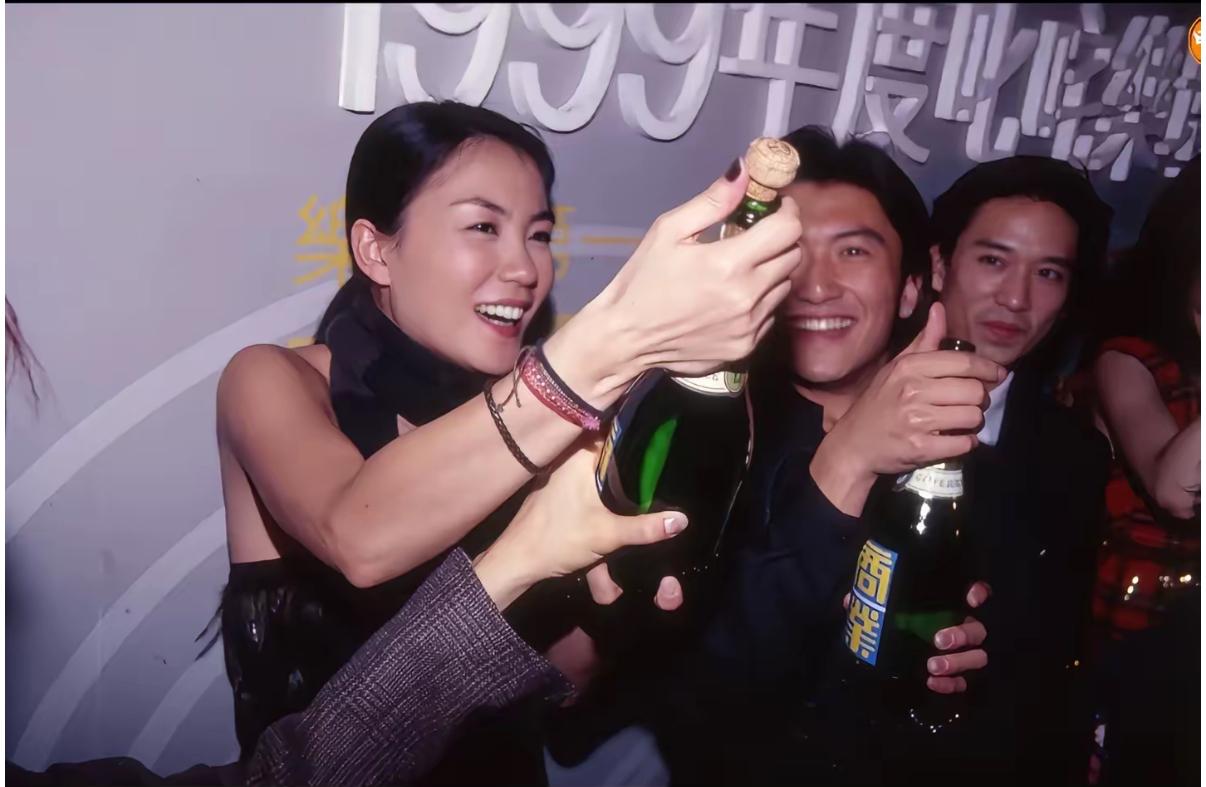 王菲说，我今年57岁了，还能被小11岁的男友万般呵护，还能体验这种如胶似漆的爱情