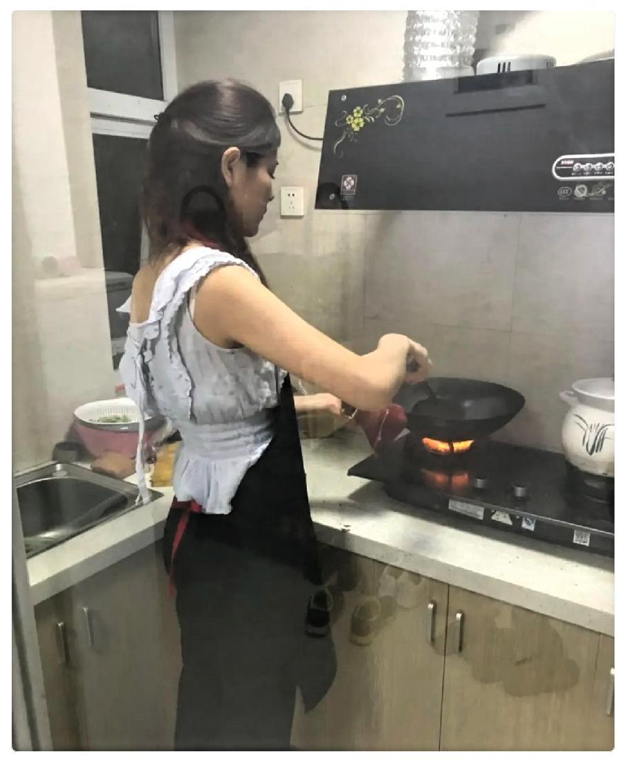 真的好焦虑，遇到这种事不知道该怎么办！女儿今年31，在国企人力资源上班，谈了一