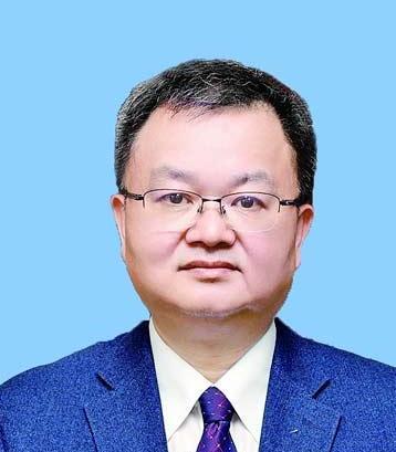 张平文这一波操作实在六把学生推到对立面了！学生想讨要说法，还没讨到校长先