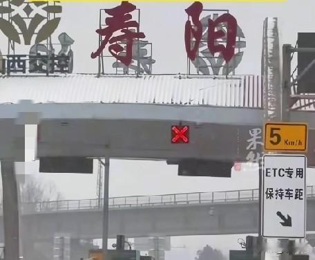 近日，山西寿阳平头镇一村民发文称，疑因扫雪，其七旬父母被邻居持斧头砍死，父母被砍