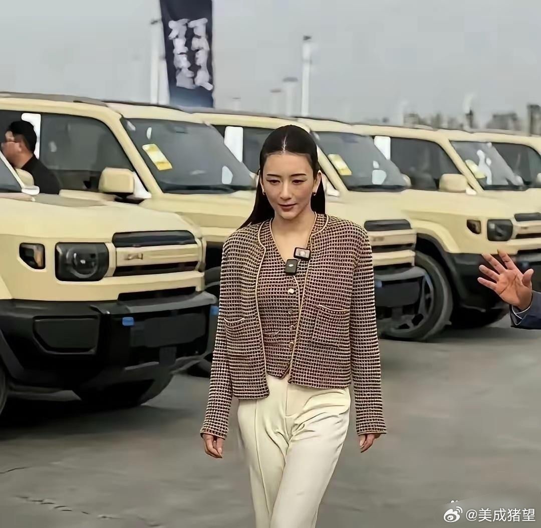 原来郭富城的太太方媛，本人长这个样子。 ​