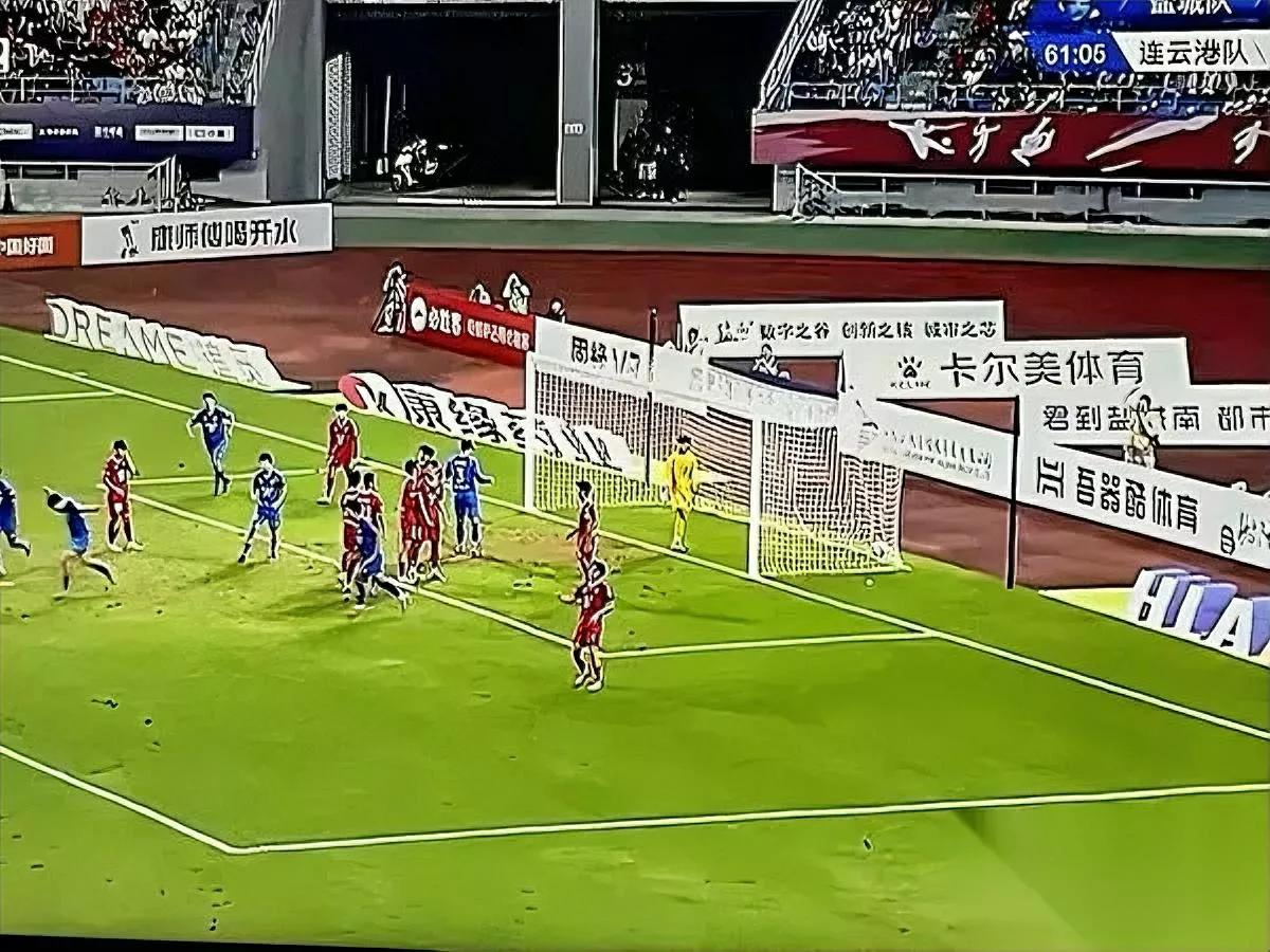 3万4千人现场哑火！盐城1:3输得离谱！真因藏在第87分钟那个“回传”里