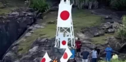 “一座破塔藏着深算计！”钓鱼岛上立着日本右翼私自搭建的老旧灯塔，明明咱们海警天