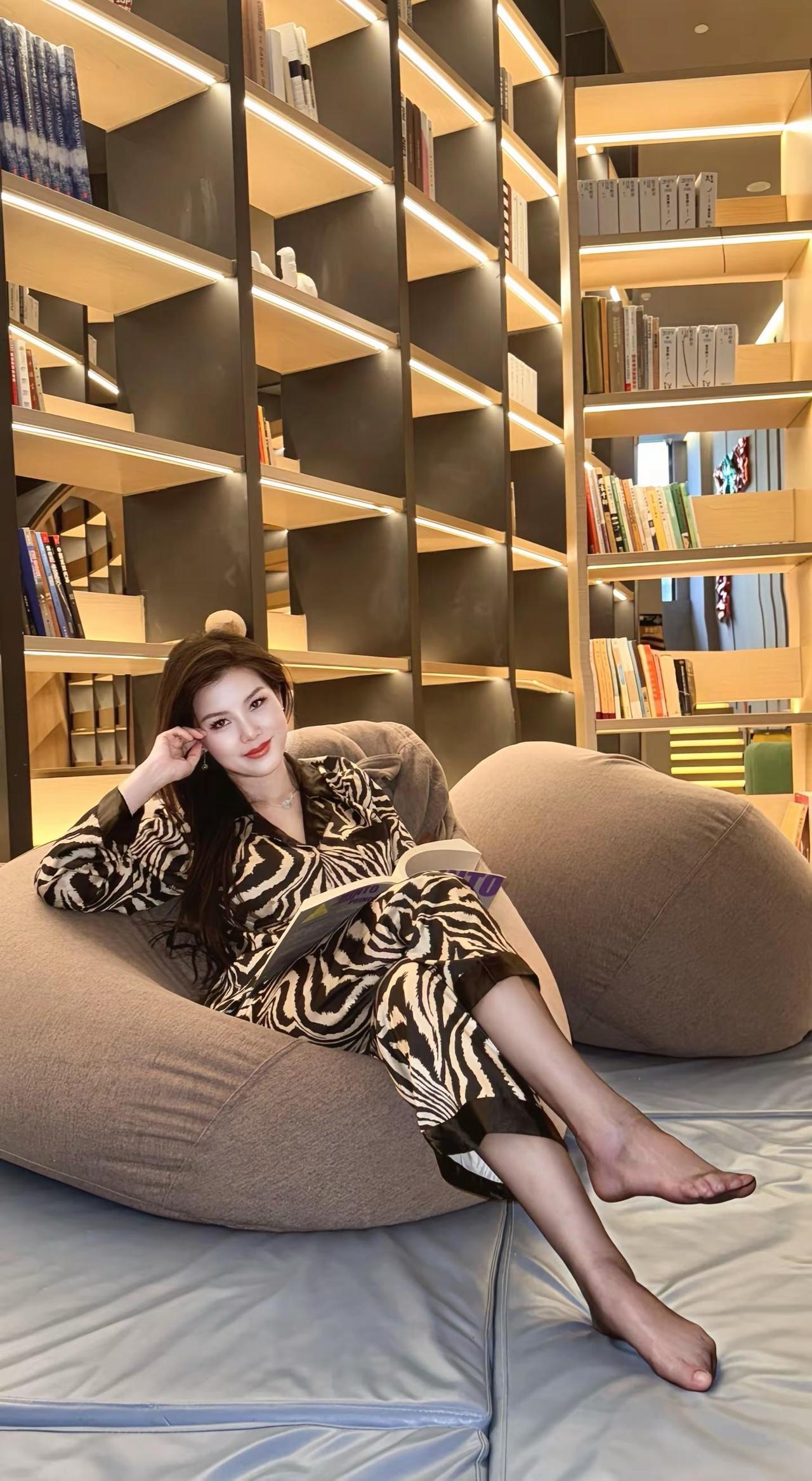 节前的心情彻底躺平啦打卡冬日新据点，沉浸式享受过年前奏的快乐穿搭是为了取悦自己