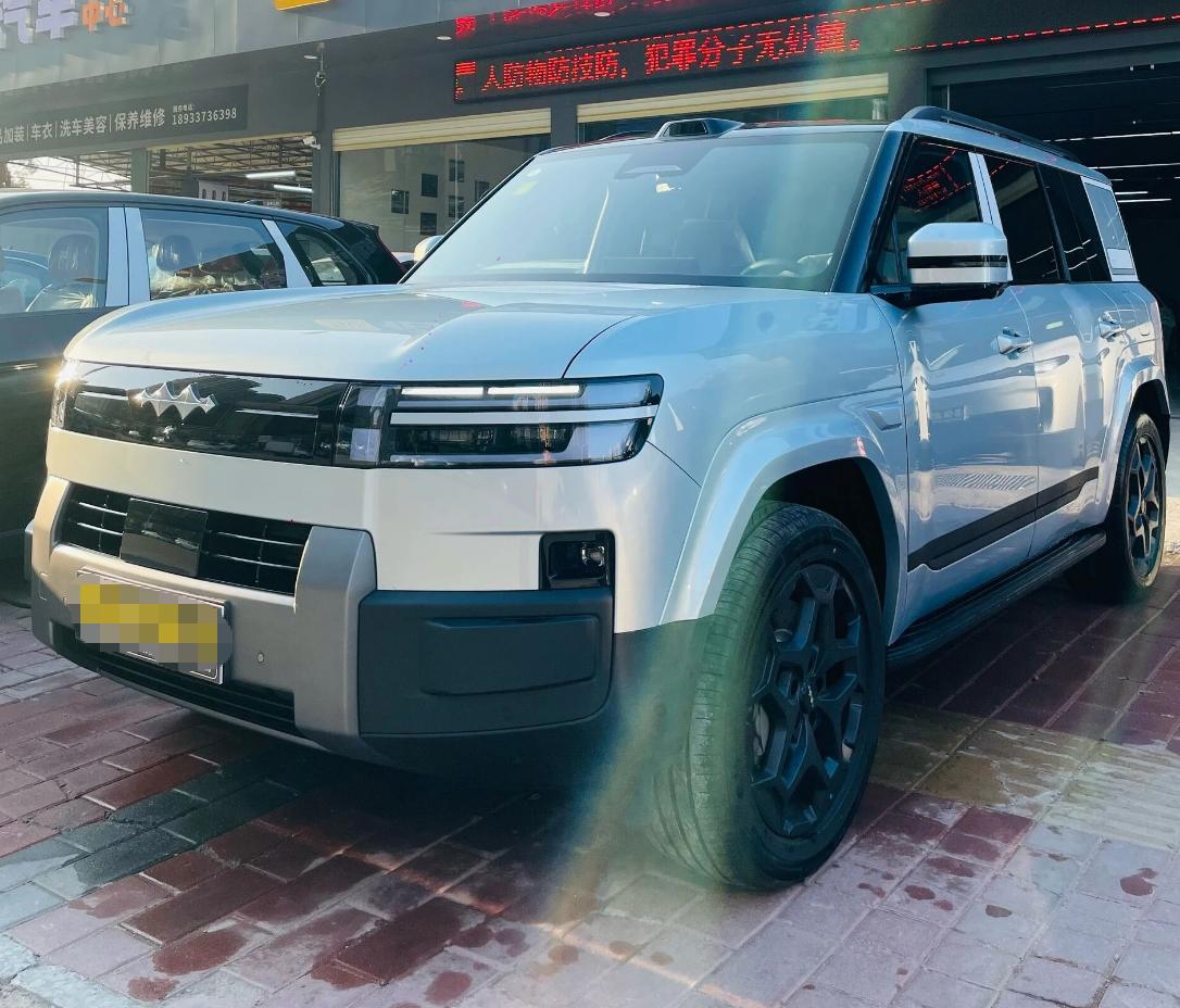 老有朋友私信我：“二手平台上那辆钛7才开了30公里，价格比新车指导价低了小两万，