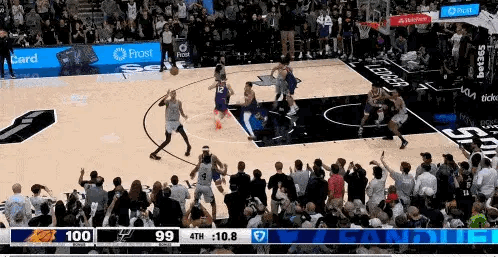 wry！！！！！第一排观众一排人拿手机录像哈哈哈哈哈没白录福克斯其实完全空了，孩