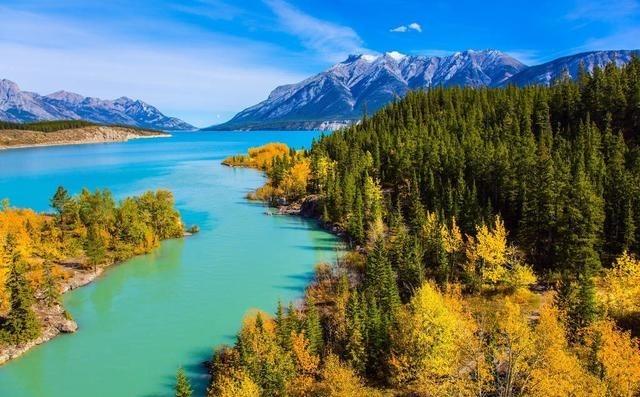 湖山摄影别只盯着大山，围绕湖面构图才能拍出平衡感一张湖光山色照片看起来“不舒