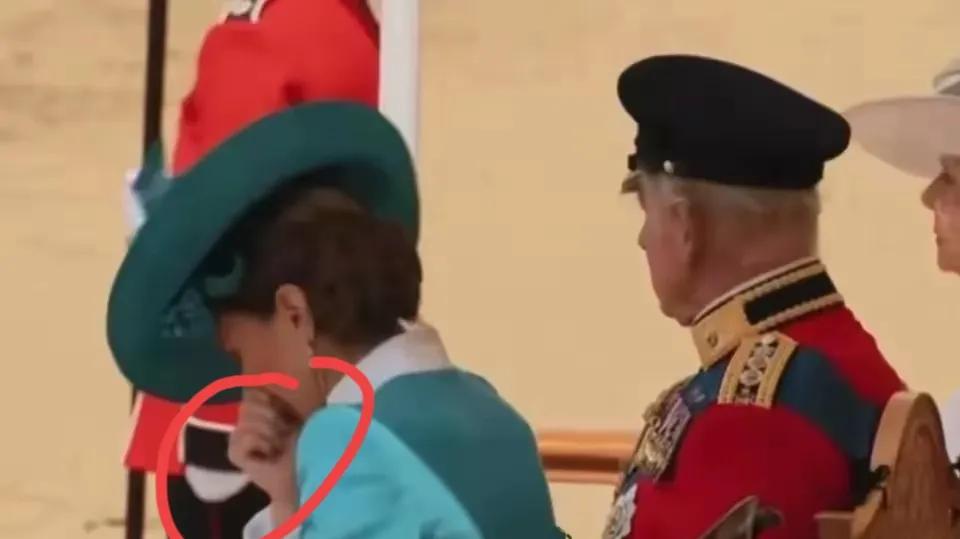 凯特的“消失”，早就有了预兆，为何？在王室的赛马会举办前，凯特在阅兵典礼上的表
