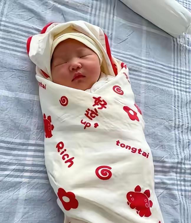 出生被弃厕所粪坑，我活下来的每一步，都藏着人间暖意我出生在医院厕所，生母并