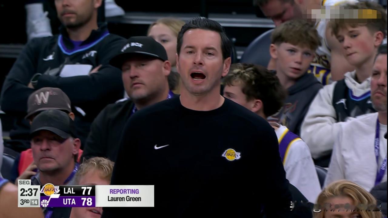 湖人主帅雷迪克真是太生气了！虽然今天湖人在客场以108：106险胜爵士，但是雷迪