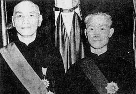 1949年，下野的蒋介石到台湾后，在台湾主政的陈诚马上把权力交还给蒋介石。蒋介石