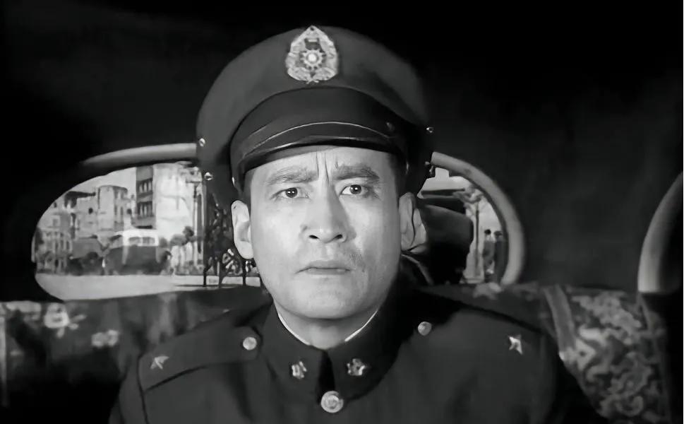 1943年，徐远举到沈醉家辞行，沈母观察后提醒儿子：“他眼大鼻尖，得势必成祸害，