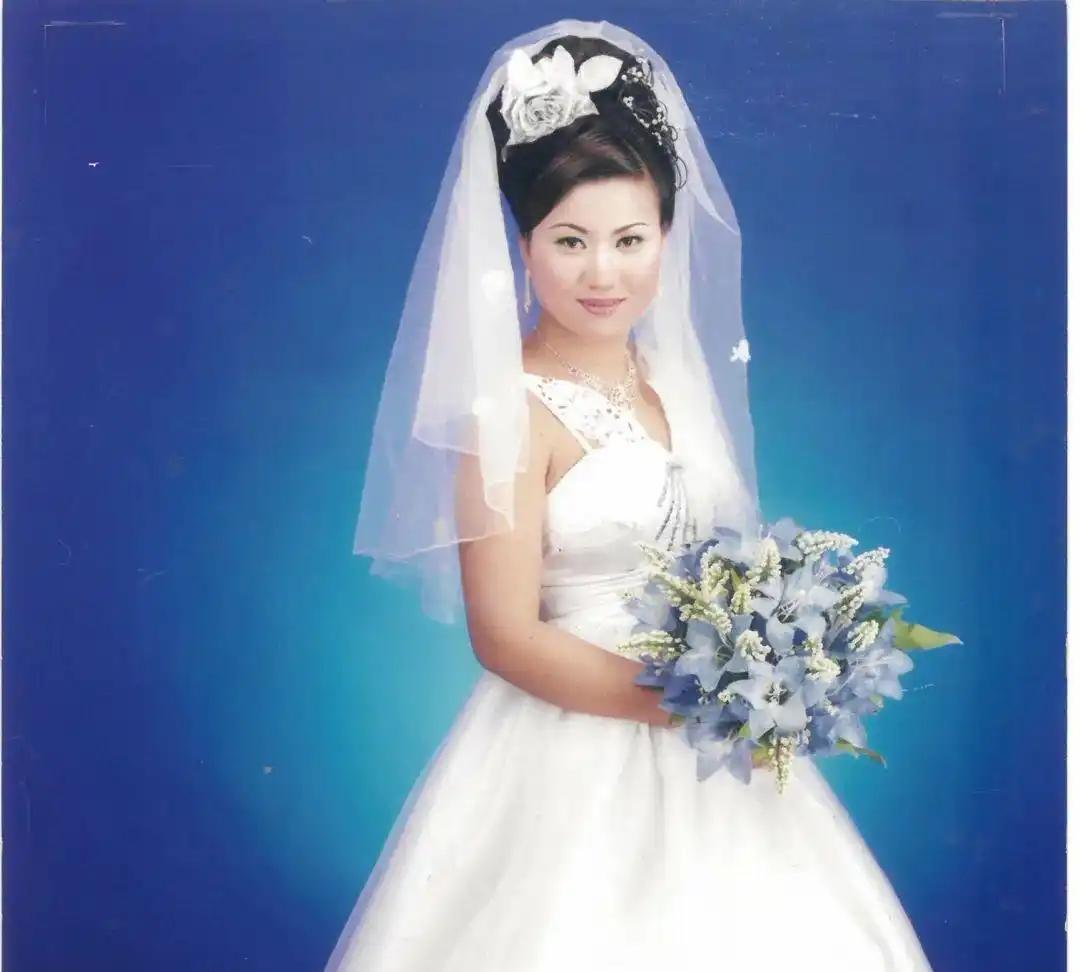 2003年，新婚仅8个月的女教师路亚丽离奇失踪，五个月后，她的遗体在邻村的一处枯