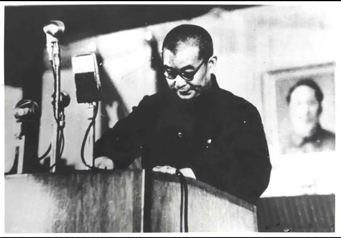 1949年9月，高崇民在中国人民政治协商会议第一届全体会议上发言。此时，他的职务