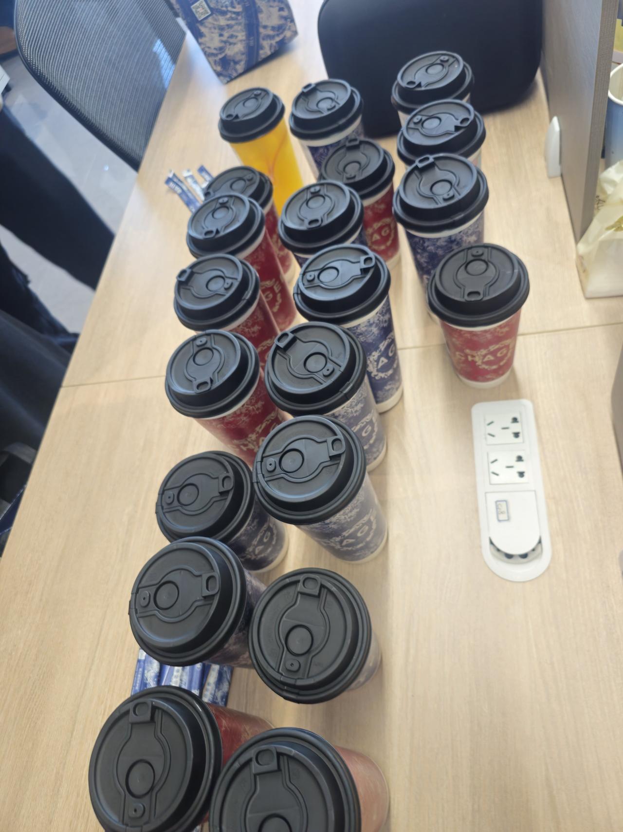 如果领导点奶茶缺没你的怎么办？今天被恶心坏了大早上就听见后面叽叽喳喳在吵一