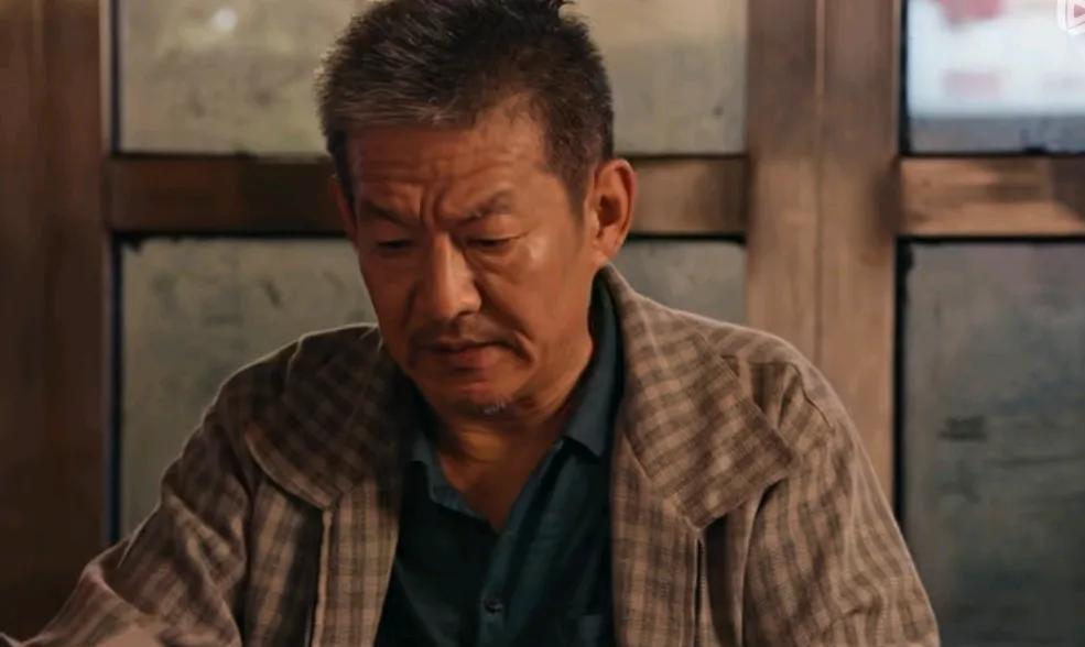 《利剑·玫瑰》第21集预告，瘸哥主动来到团圆小馆，打听然然的事，章阿姨还以为他是