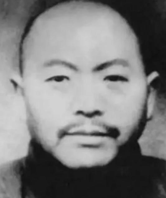 1941年一群日寇为了拍上级的马屁，抢了20名花姑娘，送给上级享用。这些女孩个个