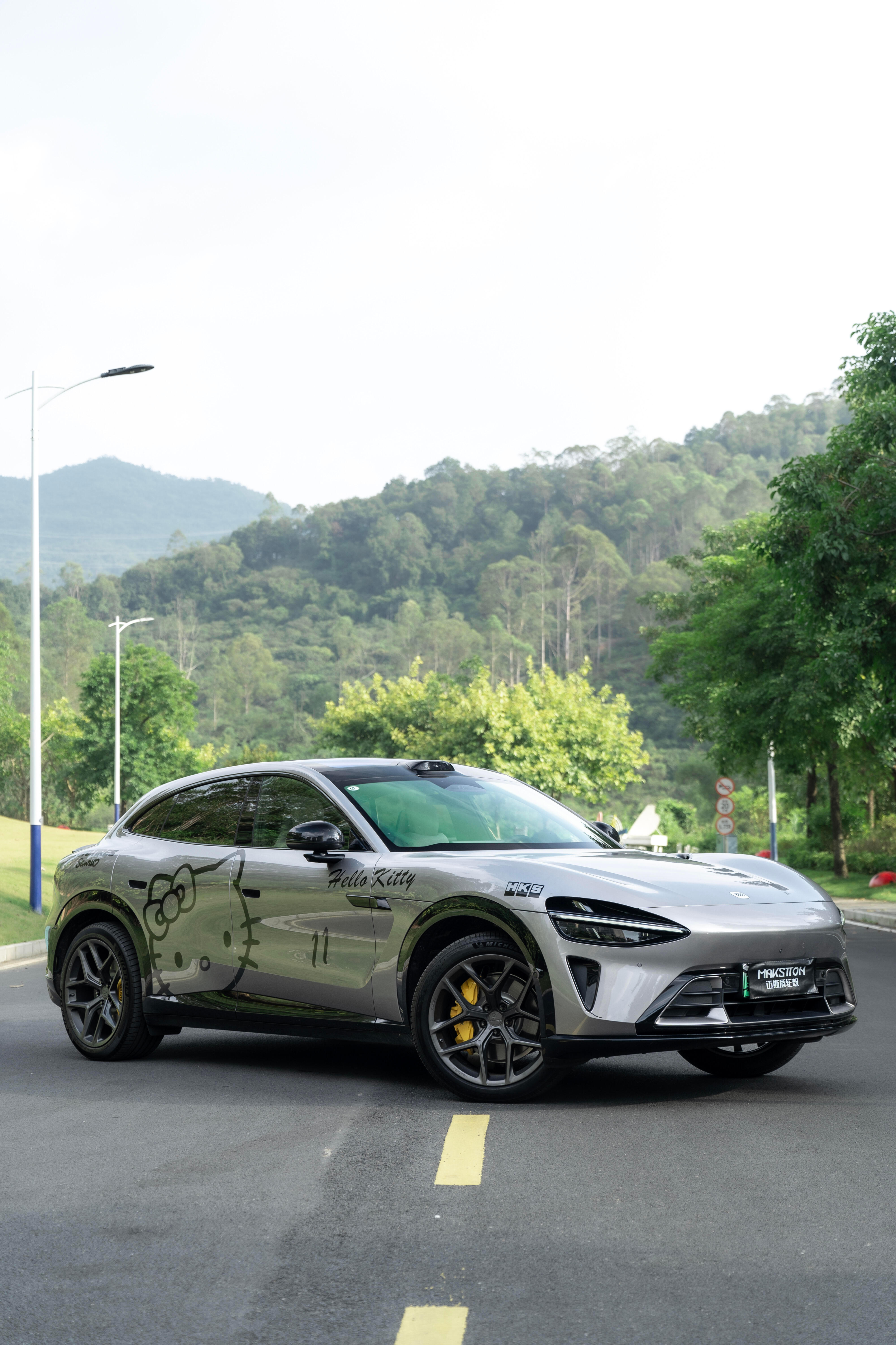 果然，轮胎大一点宽一点更帅了。小米汽车汽车画报​​​