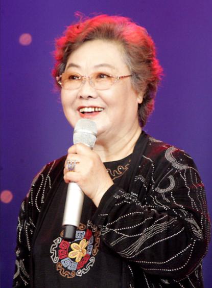 郭兰英的两任丈夫现状 第一任丈夫方浦东，两个人于1964年结婚。方浦东年轻时